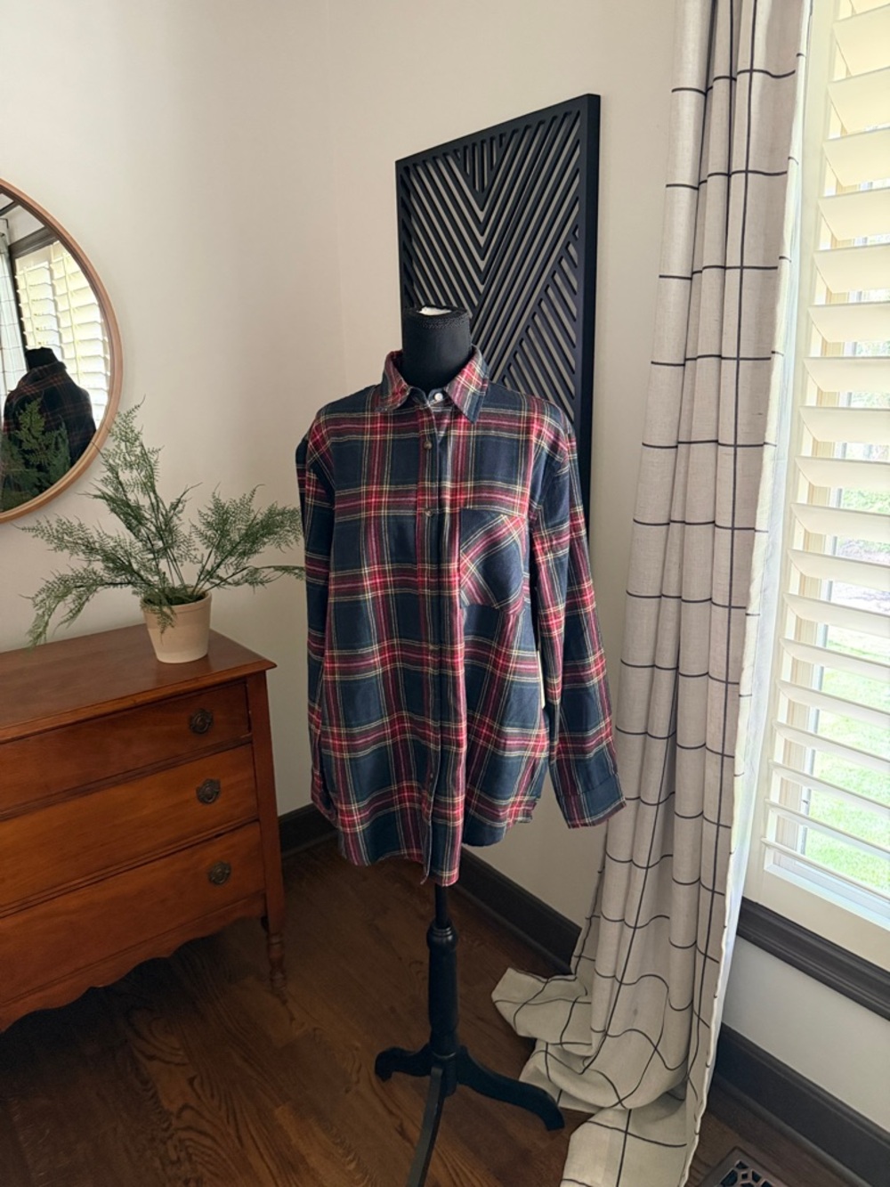 LA MIEL Navy and Red Plaid Button-Down flannel shirt medium